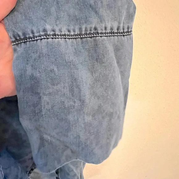 Bella Dahl 3/4 Sleeve Tencel Chambray button-down Size Medium Roll Cuff Sleeves - Picture 4 of 5